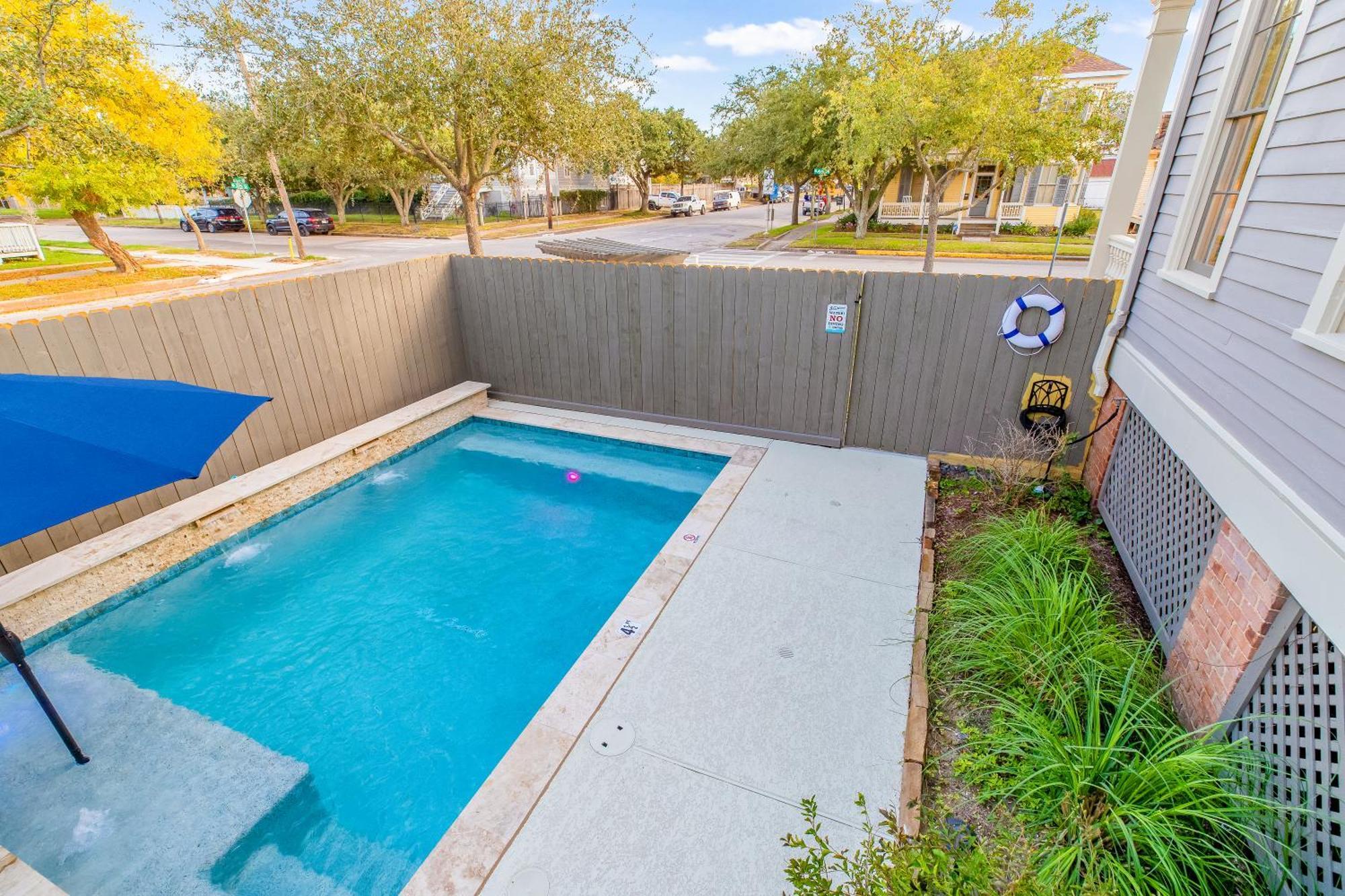 Historic 1871 Coastal Breeze With Heated Pool - Restoring Galveston Exterior foto