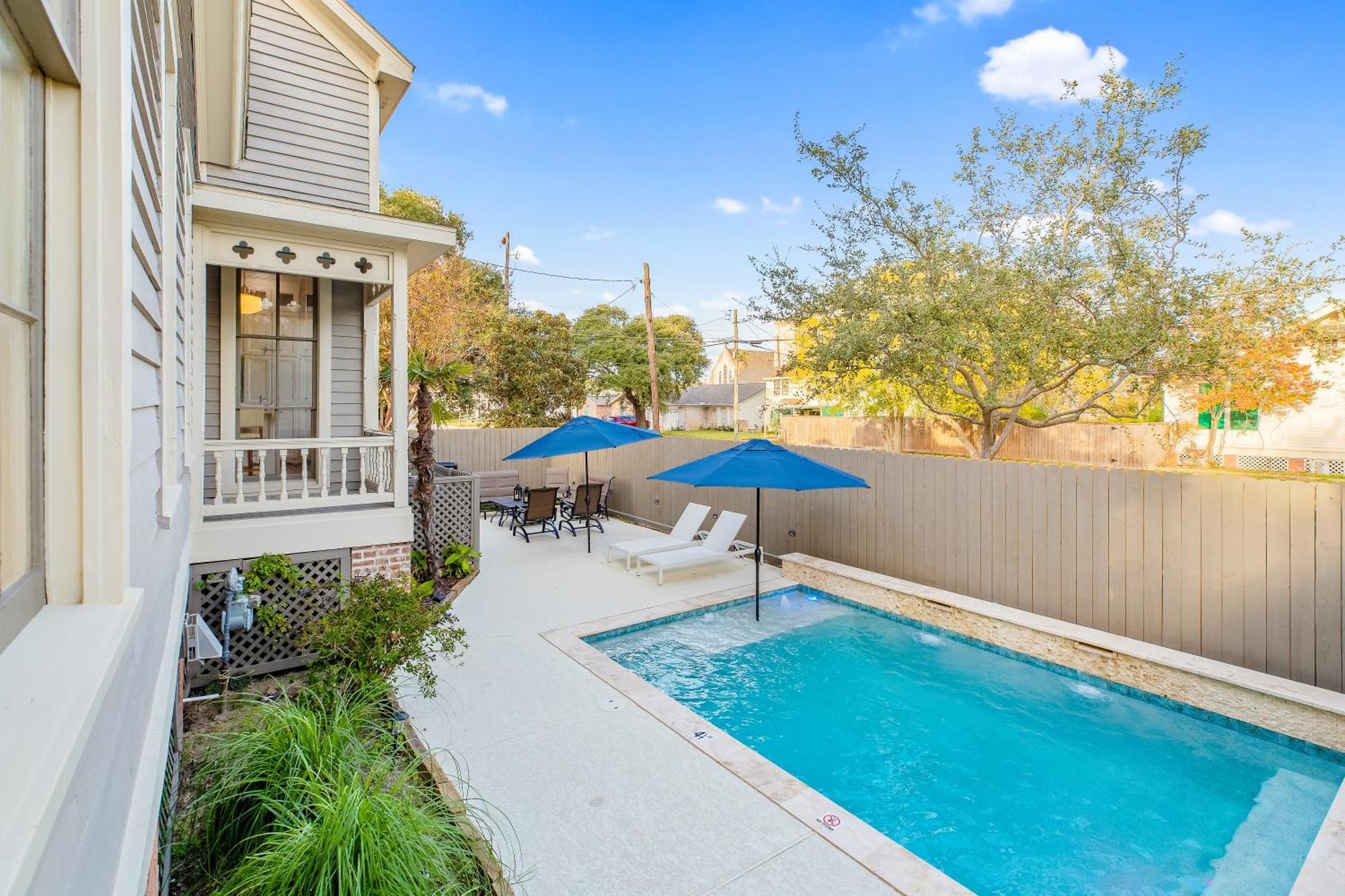Historic 1871 Coastal Breeze With Heated Pool - Restoring Galveston Exterior foto